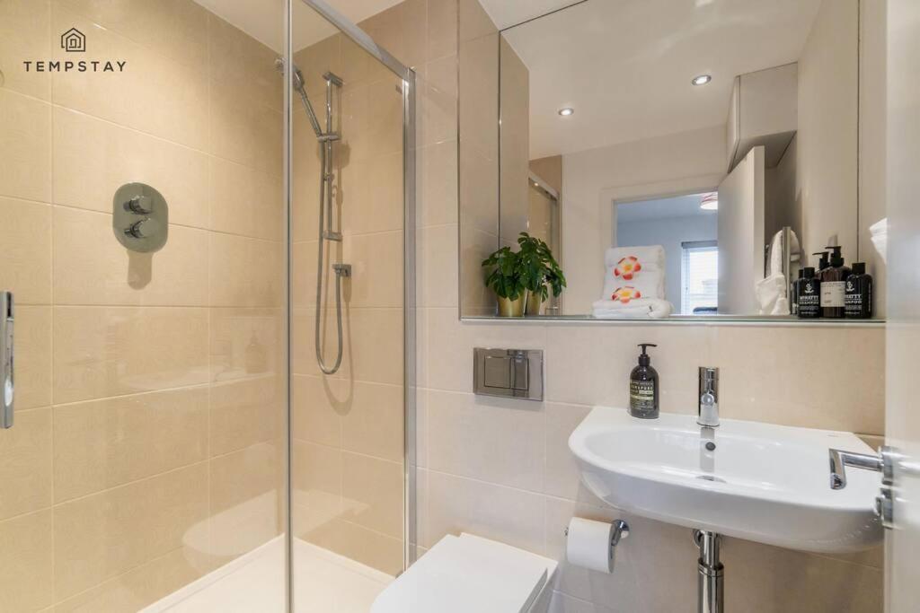 Stylish 4 Bed Family Home At Madejski, Reading University Ngoại thất bức ảnh