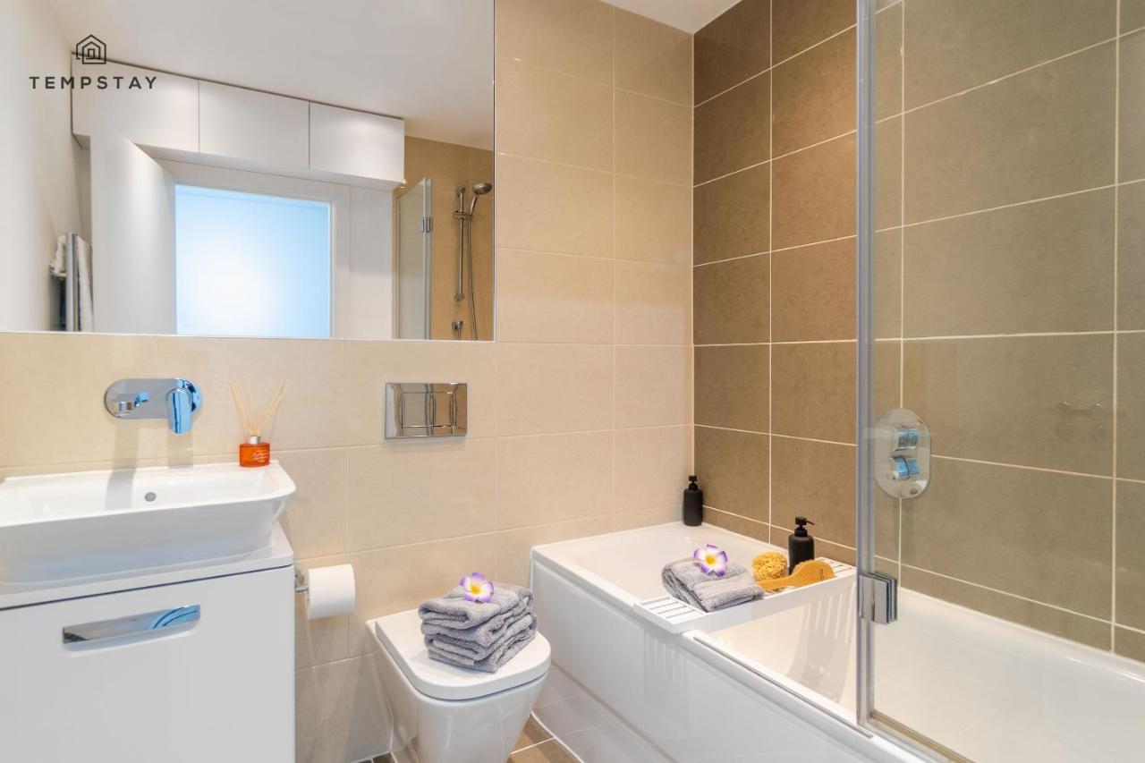 Stylish 4 Bed Family Home At Madejski, Reading University Ngoại thất bức ảnh
